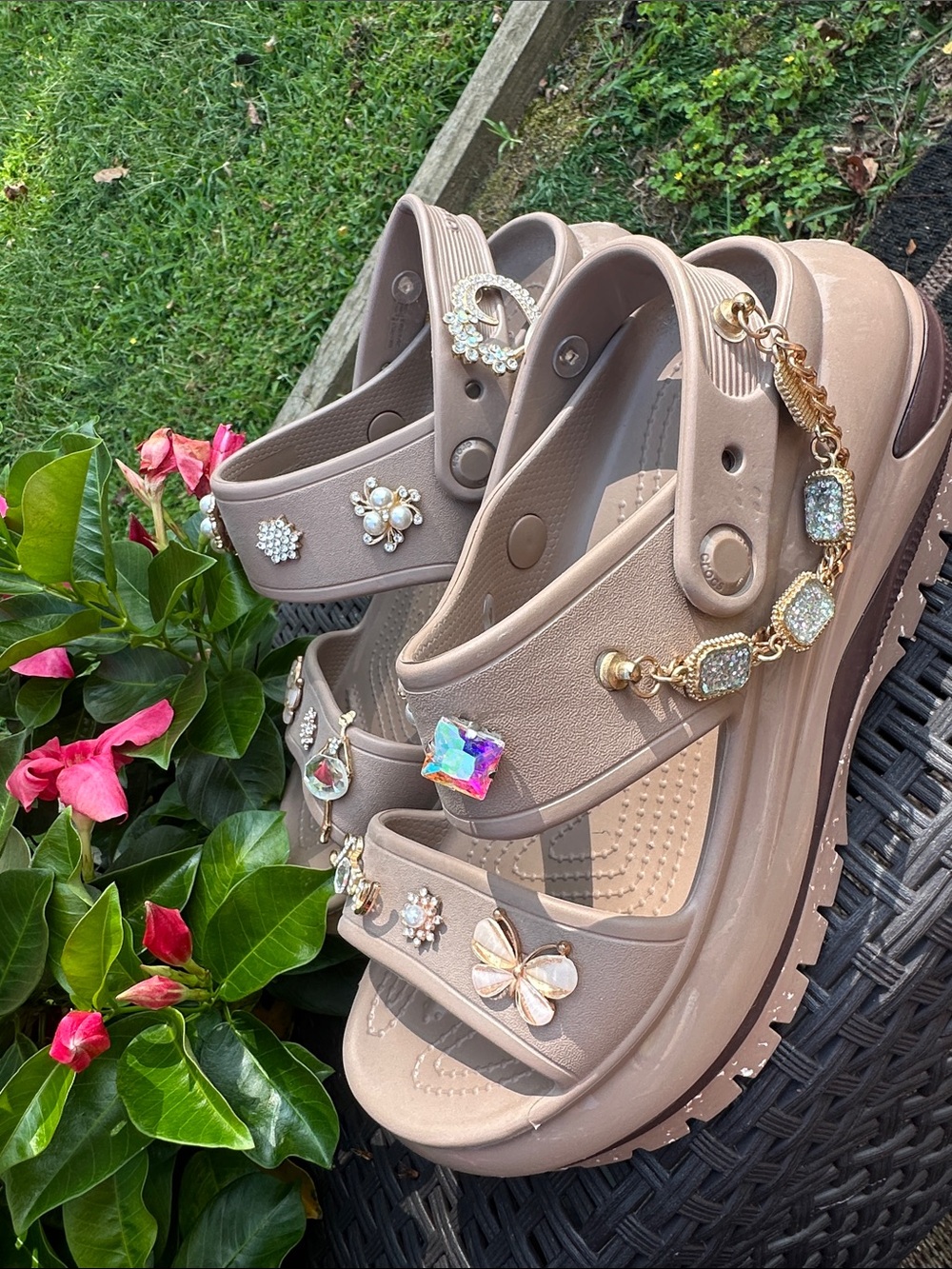 Crocs Mega Crush sandal decked out with charms! - Picture 3 of 7